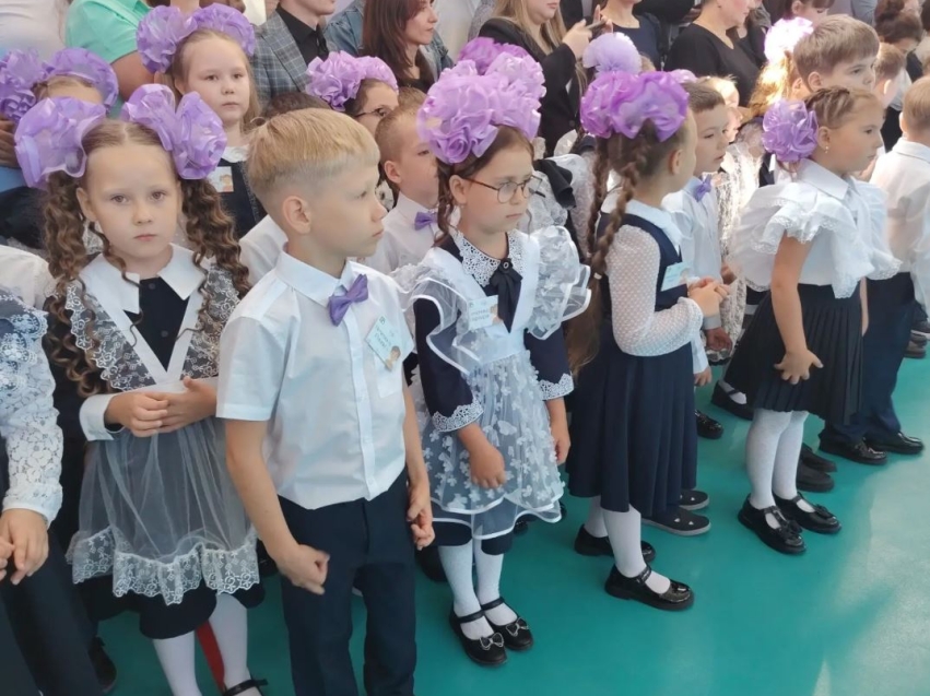 Ученикам читинской школы №19 пожелали уверенности, открытий и ярких побед
